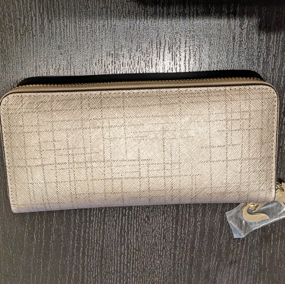 Gold Wristlet with Zipper - Picture 2 of 6